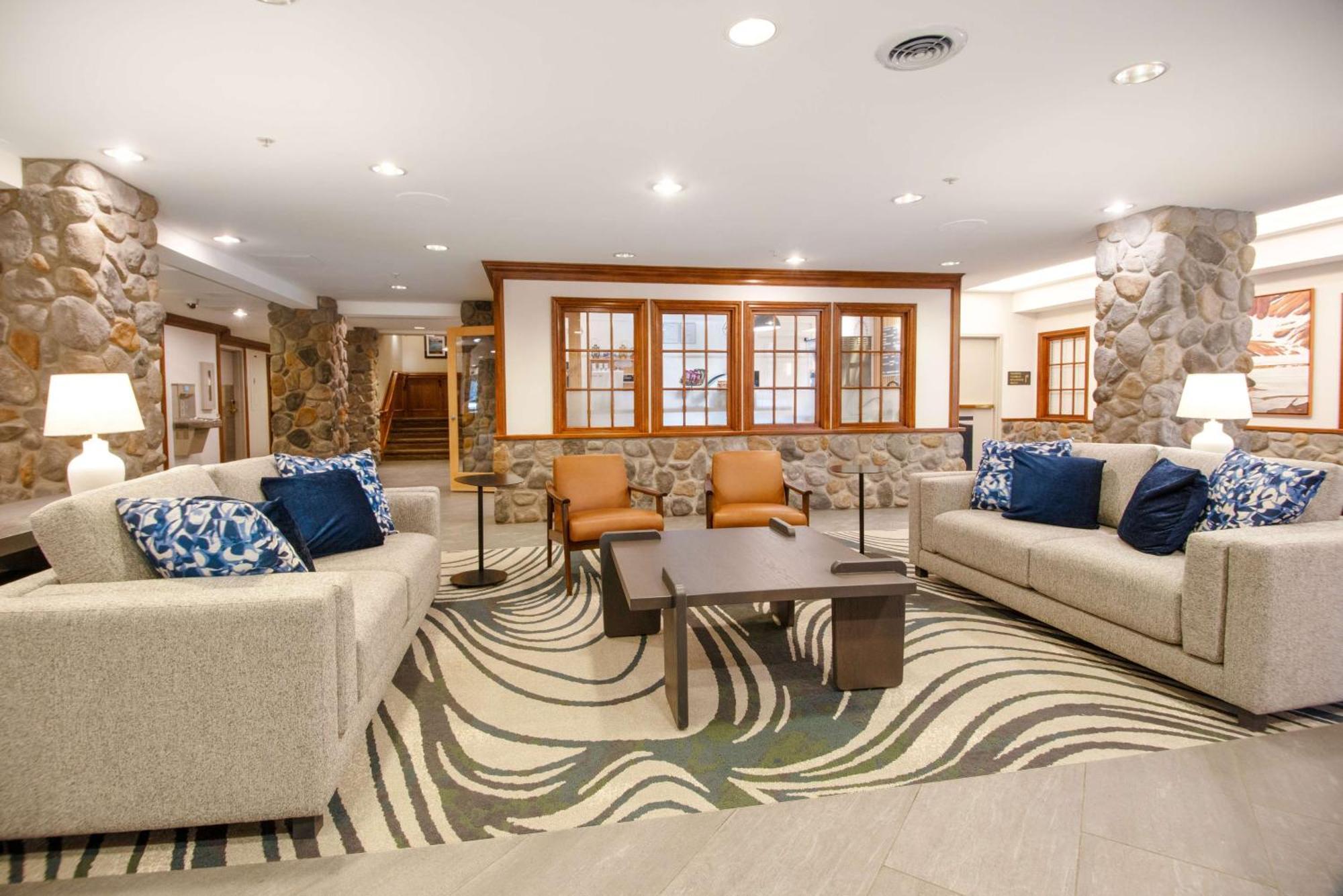 Hotel Coast & Conference Centre 3*
