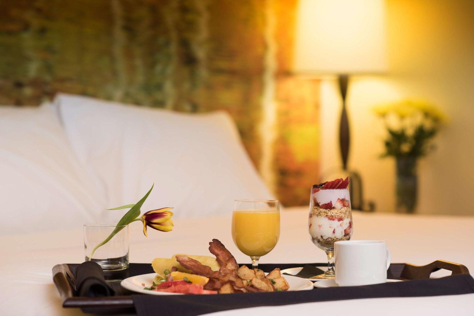Coast & Conference Centre 3*