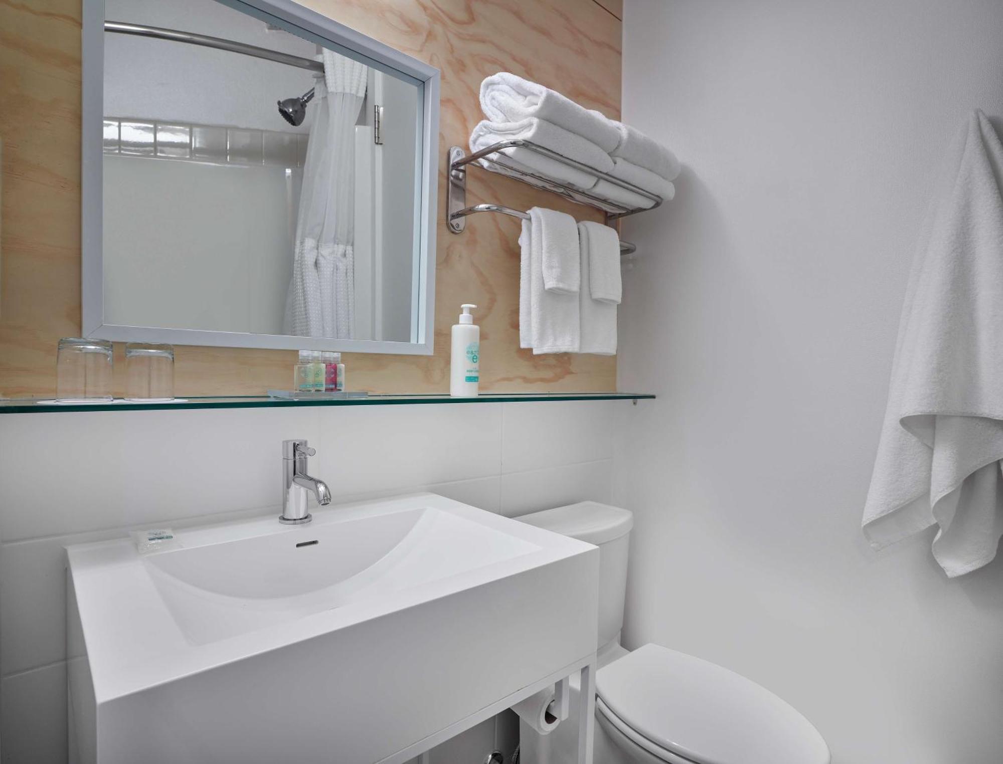 Coast & Conference Centre Hotel 3*